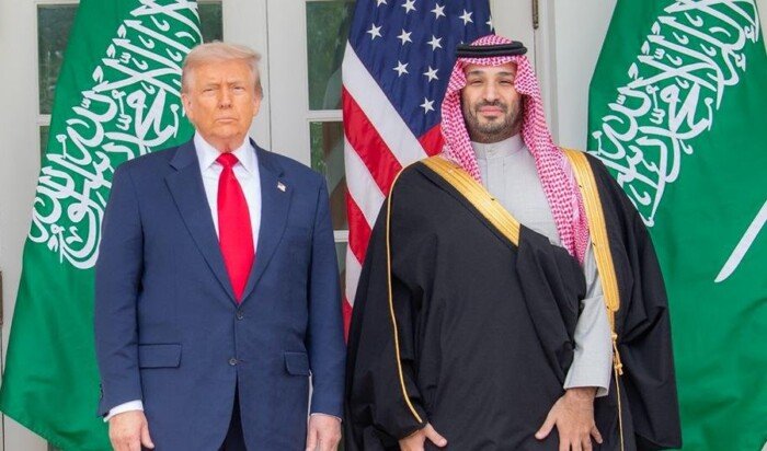 ولي العهد السعودي والرئيس الأمريكي يبحثان تطورات المنطقة وأمن الملاحة البحرية ولي العهد السعودي والرئيس الأمريكي يبحثان تطورات المنطقة وأمن الملاحة البحرية