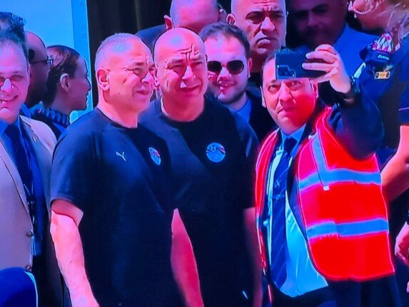 "فخور جدا بالمشهد دا".. حسام حسن: سنعمل كل ما لدينا لإسعاد الجماهير "فخور جدا بالمشهد دا".. حسام حسن: سنعمل كل ما لدينا لإسعاد الجماهير