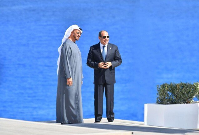 الرئيس السيسي يستقبل الشيخ محمد بن زايد في مطار العلمين الرئيس السيسي يستقبل الشيخ محمد بن زايد في مطار العلمين
