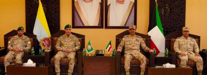 الكويت.. رئيس الأركان يستقبل قائدي «القيادة الخليجية الموحدة» و«درع الجزيرة» الكويت.. رئيس الأركان يستقبل قائدي «القيادة الخليجية الموحدة» و«درع الجزيرة»