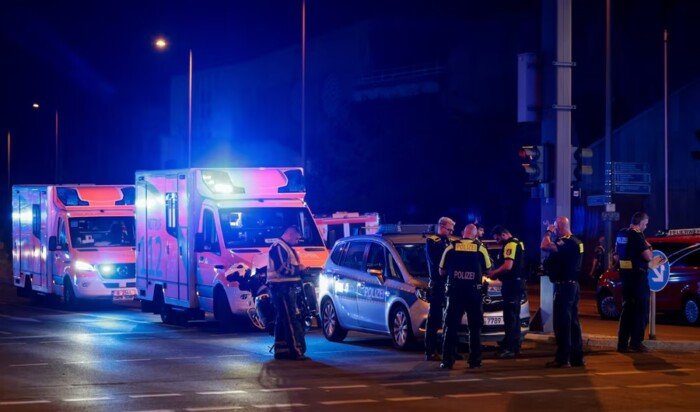 ألمانيا.. قتيل و16 مصابًا في حادث دهس قرب احتفالات للمثليين وسط برلين ألمانيا.. قتيل و16 مصابًا في حادث دهس قرب احتفالات للمثليين وسط برلين