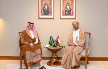 وزيرا خارجية سلطنة عُمان والسعودية يؤكدان أهمية التهدئة والحلول الدبلوماسية لتجنب تصعيد التوتر في المنطقة