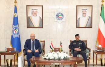 وكيل وزارة الداخلية بالكويت يبحث مع السفير المصري تعزيز التنسيق الأمني المشترك