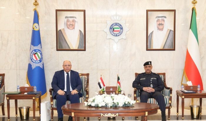 وكيل وزارة الداخلية بالكويت يبحث مع السفير المصري تعزيز التنسيق الأمني المشترك وكيل وزارة الداخلية بالكويت يبحث مع السفير المصري تعزيز التنسيق الأمني المشترك