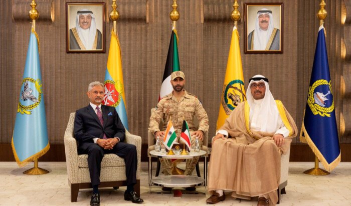 وزير الدفاع الكويتي يبحث مع وزير الخارجية الهندي تعزيز التعاون الثنائي والقضايا ذات الاهتمام المشترك وزير الدفاع الكويتي يبحث مع وزير الخارجية الهندي تعزيز التعاون الثنائي والقضايا ذات الاهتمام المشترك