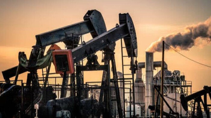 النفط يتراجع 3% لكنه يقترب من أكبر مكاسب أسبوعية وسط تصاعد التوتر الأمريكي الإيراني النفط يتراجع 3% لكنه يقترب من أكبر مكاسب أسبوعية وسط تصاعد التوتر الأمريكي الإيراني