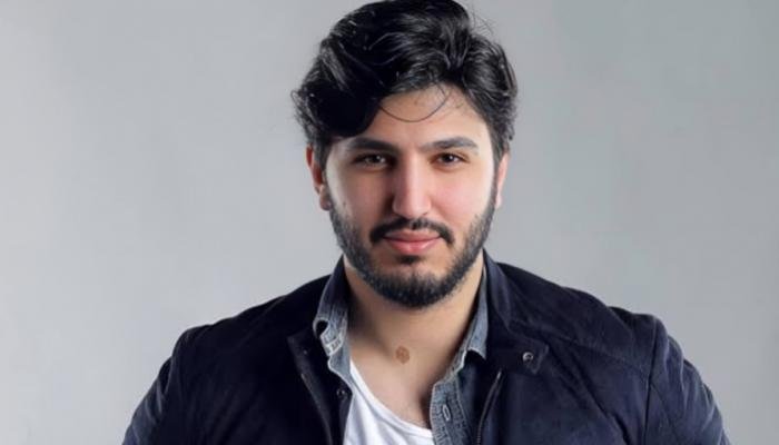محمد فضل شاكر يوضح حقيقة الصور المتداولة لوالده: ليست حديثة وبعضها مولد بالذكاء الاصطناعي محمد فضل شاكر يوضح حقيقة الصور المتداولة لوالده: ليست حديثة وبعضها مولد بالذكاء الاصطناعي