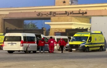 إجلاء 86 مريضا ومرافقا من قطاع غزة عبر معبر رفح لتلقي العلاج بالخارج