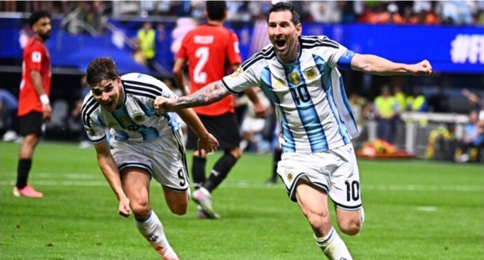 "فيفا" يعلن قائمة المرشحين للتشكيلة المثالية لمونديال 2026 "فيفا" يعلن قائمة المرشحين للتشكيلة المثالية لمونديال 2026