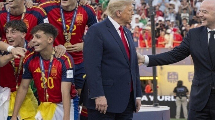 فيفا يستبعد ترامب من الصورة الرسمية لتتويج إسبانيا بكأس العالم فيفا يستبعد ترامب من الصورة الرسمية لتتويج إسبانيا بكأس العالم