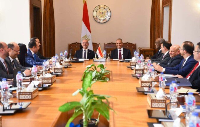 مصر.. وزيرا الخارجية والاستثمار يبحثان تنسيق السياسات وتكامل الجهود لدعم استثمارات الشركات المصرية في إفريقيا مصر.. وزيرا الخارجية والاستثمار يبحثان تنسيق السياسات وتكامل الجهود لدعم استثمارات الشركات المصرية في إفريقيا