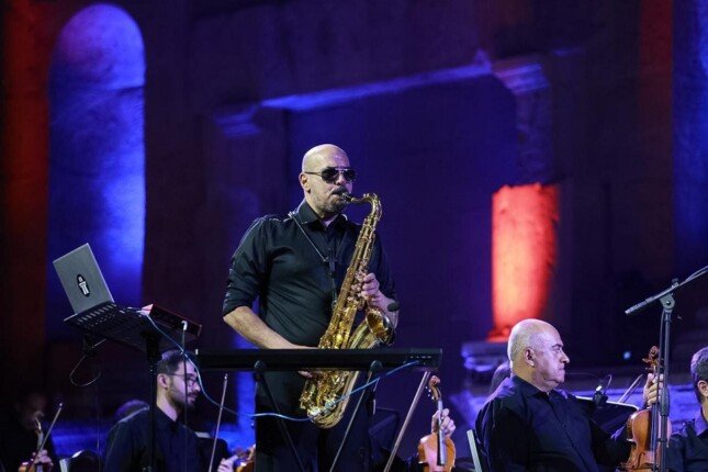 فاتك خلال الليل.. حضور جماهيري ضخم في حفل فرقة «أوتوستراد» بمهرجان جرش 1 khaligyoun48153
