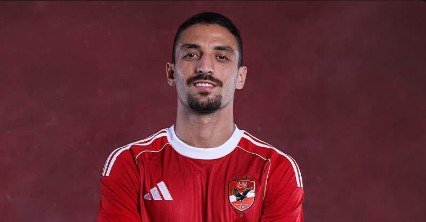الأهلي يمدد عقد طاهر محمد طاهر حتى 2029 الأهلي يمدد عقد طاهر محمد طاهر حتى 2029
