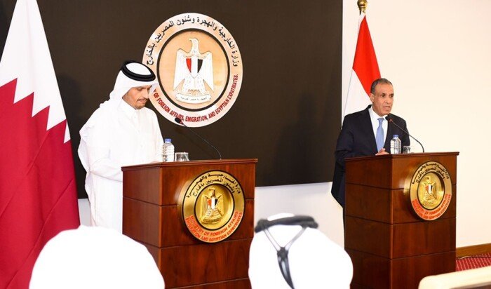 وزير الخارجية المصري ونظيره القطري يؤكدان أهمية احتواء التوتر لمنع اتساع الصراع في المنطقة وزير الخارجية المصري ونظيره القطري يؤكدان أهمية احتواء التوتر لمنع اتساع الصراع في المنطقة
