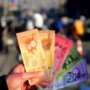 سوريا تنهي تداول الأوراق النقدية القديمة نهاية يوليو.. وتبدأ العمل الحصري بالليرة الجديدة 2 khaligyoun51978