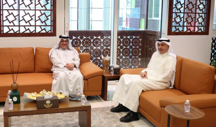 الكويت.. وزير التجارة يبحث مع سفير البحرين تعزيز العلاقات الثنائية تجارياً واقتصادياً الكويت.. وزير التجارة يبحث مع سفير البحرين تعزيز العلاقات الثنائية تجارياً واقتصادياً