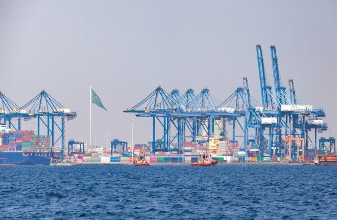 السعودية تعزز مكانتها اللوجستية في البحر الأحمر باستثمارات تتجاوز 3.7 مليارات دولار السعودية تعزز مكانتها اللوجستية في البحر الأحمر باستثمارات تتجاوز 3.7 مليارات دولار