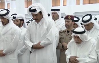 في مشهد مؤثر.. قطر تودع الأمير الوالد الشيخ حمد بن خليفة وأميرها يؤدي صلاة الجنازة على الفقيد