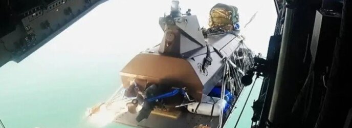 بريطانيا تعلن نجاح أول إنزال جوي عالمي لزورق مسيّر من طائرة نقل عسكرية بريطانيا تعلن نجاح أول إنزال جوي عالمي لزورق مسيّر من طائرة نقل عسكرية