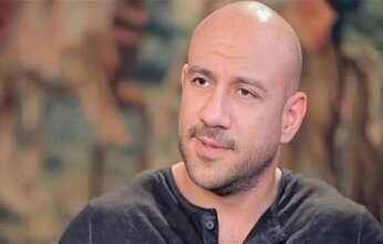 القصة الكاملة لانفصال الفنان أحمد مكي عن زوجته.. ماذا حدث؟