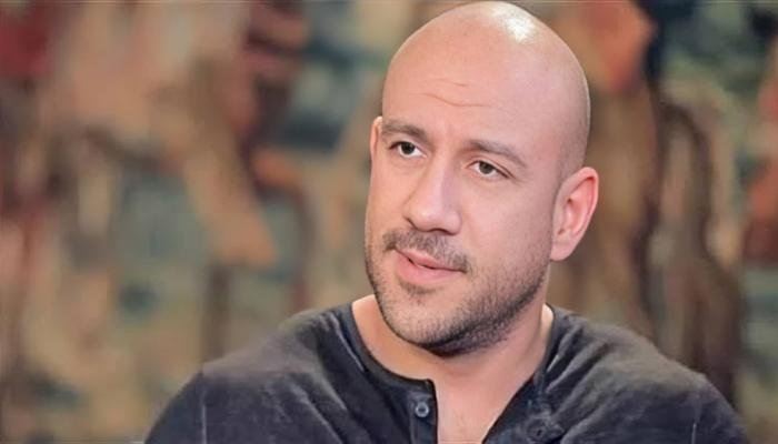 القصة الكاملة لانفصال الفنان أحمد مكي عن زوجته.. ماذا حدث؟ القصة الكاملة لانفصال الفنان أحمد مكي عن زوجته.. ماذا حدث؟