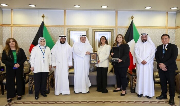 وزير الصحة الكويتي يكرم المستشفيات المعتمدة ضمن مبادرة «المستشفى الصديق للطفل» وزير الصحة الكويتي يكرم المستشفيات المعتمدة ضمن مبادرة «المستشفى الصديق للطفل»