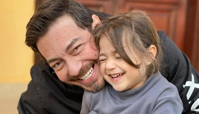 النجم أحمد زاهر يكشف معاناة ابنته مع المرض.. ماذا قال؟ النجم أحمد زاهر يكشف معاناة ابنته مع المرض.. ماذا قال؟