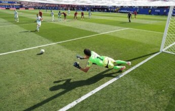 التعادل السلبي يحسم الشوط الأول بين فرنسا والمغرب.. وبونو يتألق ويتصدى لركلة جزاء مبابي