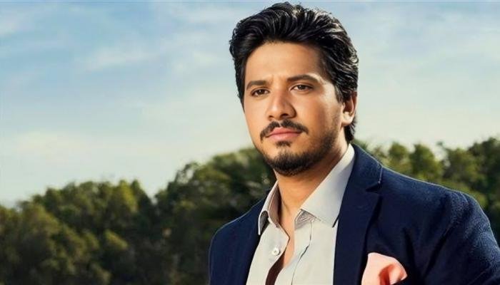 عروس من خارج الوسط الفني.. تفاصيل جديدة عن زفاف مصطفى حجاج عروس من خارج الوسط الفني.. تفاصيل جديدة عن زفاف مصطفى حجاج
