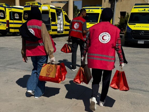 الهلال الأحمر المصري يساند الدفعة 58 من الجرحى والمرضى الفلسطينيين بخدمات إنسانية متكاملة الهلال الأحمر المصري يساند الدفعة 58 من الجرحى والمرضى الفلسطينيين بخدمات إنسانية متكاملة