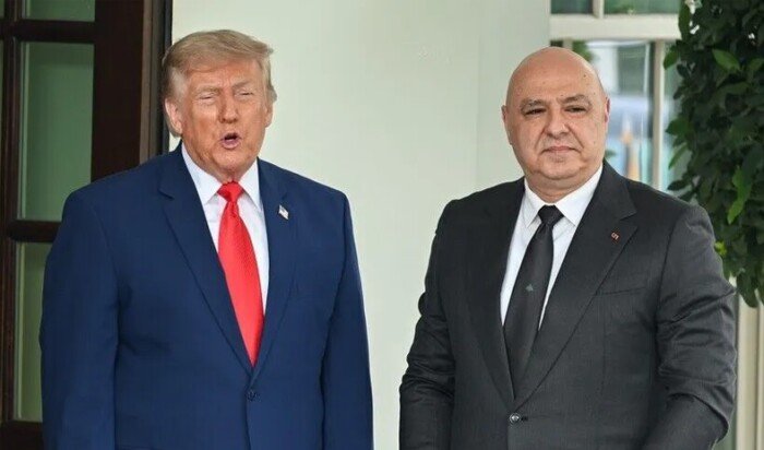 ترامب خلال استقباله الرئيس اللبناني: مستعد للتحدث مع حزب الله ويمكنك أن تحصل على أي شيء ترامب خلال استقباله الرئيس اللبناني: مستعد للتحدث مع حزب الله ويمكنك أن تحصل على أي شيء