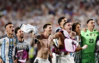 احتفال جنوني لـ "ميسي" بعد التأهل لنصف نهائي كأس العالم