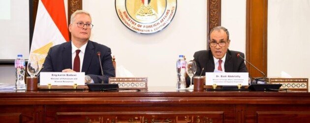 مصر.. وزيرا الخارجية والبترول يعقدان جلسة إحاطة لممثلي السفارات الأجنبية