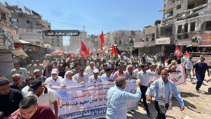 وقفة احتجاجية في خان يونس تنديداً بالعدوان على غزة ومطالبات بوقفه فوراً وقفة احتجاجية في خان يونس تنديداً بالعدوان على غزة ومطالبات بوقفه فوراً