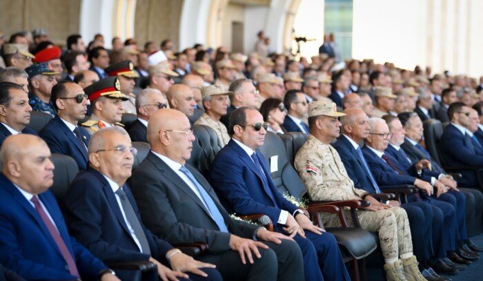مصر.. المتحدث الرئاسي ينشر صور الرئيس السيسي خلال استعراض إمكانيات أجهزة الدولة في مُجابهة الأزمات والكوارث