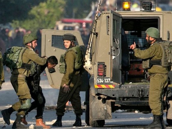 الاحتلال الإسرائيلي يعتقل 10 فلسطينيين في مناطق متفرقة بالضفة الغربية الاحتلال الإسرائيلي يعتقل 10 فلسطينيين في مناطق متفرقة بالضفة الغربية