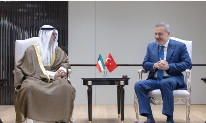 الكويت.. وزير الخارجية ونظيره التركي يبحثان التطورات الإقليمية والدولية
