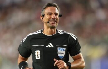 فيفا يكشف طاقم حكام نهائي كأس العالم