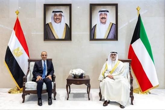 وزير الخارجية المصري يبحث مع نظيره الكويتي تطورات الأوضاع الإقليمية ويؤكد دعم مصر الكامل للكويت وزير الخارجية المصري يبحث مع نظيره الكويتي تطورات الأوضاع الإقليمية ويؤكد دعم مصر الكامل للكويت