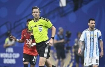 «فيفا» ينهي مشوار حكم مباراة مصر والأرجنتين بكأس العالم