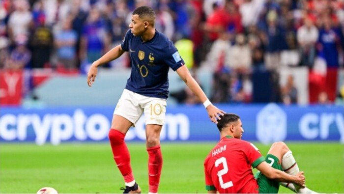 "فيفا" يغير عادته ويعين 5 حكام من دولة واحدة لقمة المغرب وفرنسا "فيفا" يغير عادته ويعين 5 حكام من دولة واحدة لقمة المغرب وفرنسا