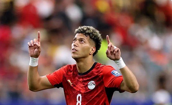 إمام عاشور يكشف كواليس اللقطة الطريفة مع مدربه حسام حسن إمام عاشور يكشف كواليس اللقطة الطريفة مع مدربه حسام حسن
