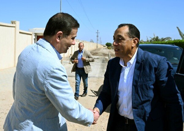 مصر.. رئيس الوزراء يبدأ جولة تفقدية بمشروعات الإنتاج الزراعي والحيواني في الجيزة والبحيرة مصر.. رئيس الوزراء يبدأ جولة تفقدية بمشروعات الإنتاج الزراعي والحيواني في الجيزة والبحيرة