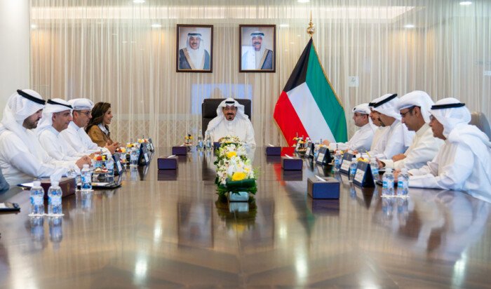 رئيس الوزراء الكويتي يترأس اجتماعاً لبحث تطوير البنية التحتية رئيس الوزراء الكويتي يترأس اجتماعاً لبحث تطوير البنية التحتية