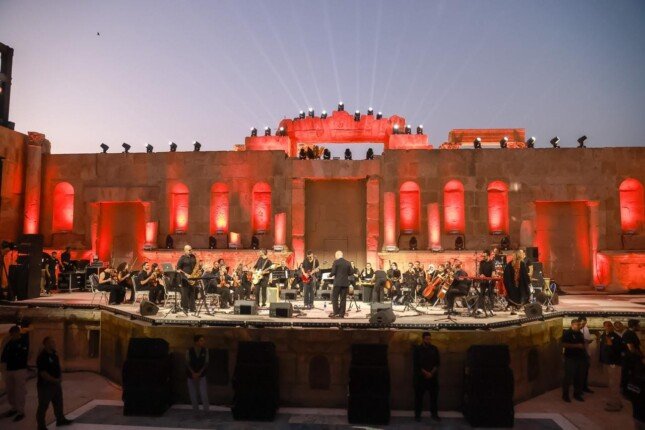 فاتك خلال الليل.. حضور جماهيري ضخم في حفل فرقة «أوتوستراد» بمهرجان جرش فاتك خلال الليل.. حضور جماهيري ضخم في حفل فرقة «أوتوستراد» بمهرجان جرش