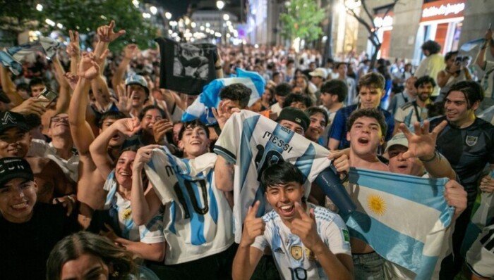 50 ألف مشجع أرجنتيني يصلون نيويورك قبل نهائي كأس العالم 50 ألف مشجع أرجنتيني يصلون نيويورك قبل نهائي كأس العالم