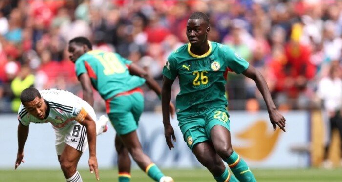 لاعب بارز بمنتخب السنغال يرفض ارتداء قميص منتخب بلاده لاعب بارز بمنتخب السنغال يرفض ارتداء قميص منتخب بلاده