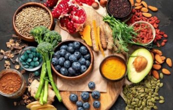 أطعمة تدعم صحة الأمعاء وتعزز المناعة.. ماذا تقول أحدث الدراسات؟