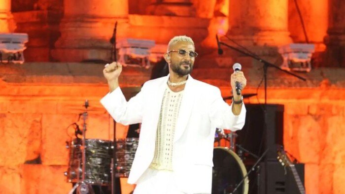 بحضور جماهيري ضخم.. أحمد سعد يحقق حلمه الأول على المسرح الجنوبي في مهرجان جرش بحضور جماهيري ضخم.. أحمد سعد يحقق حلمه الأول على المسرح الجنوبي في مهرجان جرش
