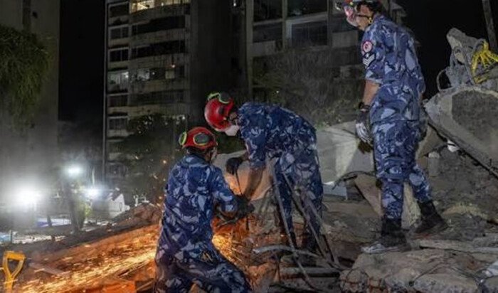 بعد 8 أيام تحت الأنقاض.. فريق الإنقاذ القطري ينتشل فتاة على قيد الحياة من تحت أنقاض زلزال فنزويلا بعد 8 أيام تحت الأنقاض.. فريق الإنقاذ القطري ينتشل فتاة على قيد الحياة من تحت أنقاض زلزال فنزويلا